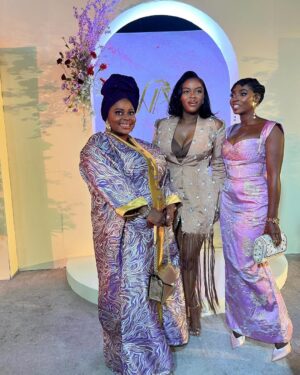 Kehinde Bankole Instagram - Some fun was had ❤️ 
Captain Degzy’s wedding Tbt 😍. @tomiwasage slide 6 has a show, please get tickets and support massively 🙏🏽. Last slide I met a cute lil friend!😀
Photos @suruzyshotit