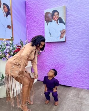 Kehinde Bankole Instagram - Some fun was had ❤️ 
Captain Degzy’s wedding Tbt 😍. @tomiwasage slide 6 has a show, please get tickets and support massively 🙏🏽. Last slide I met a cute lil friend!😀
Photos @suruzyshotit