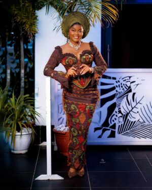 Kehinde Bankole Instagram - A total Queen. Wearing the delicately hand crafted beauty by @houseofmaryjane 💕😍♥️

Fashion designer: @Houseofmaryjane 
Event planner: @Bprimeevents 
Makeup artist : @Glambyluchie 
Hairstylist: @Slayedbyify
Bridal robe : @houseofmaryjane
Gele artist: @Chizzys_gele 
Videographer: @Sirhills.films
Photographer: @DavidSignature3
Hand fan & accessories: @Tamaracraftworld
Shoe & purse: @Sparklinggoldngems