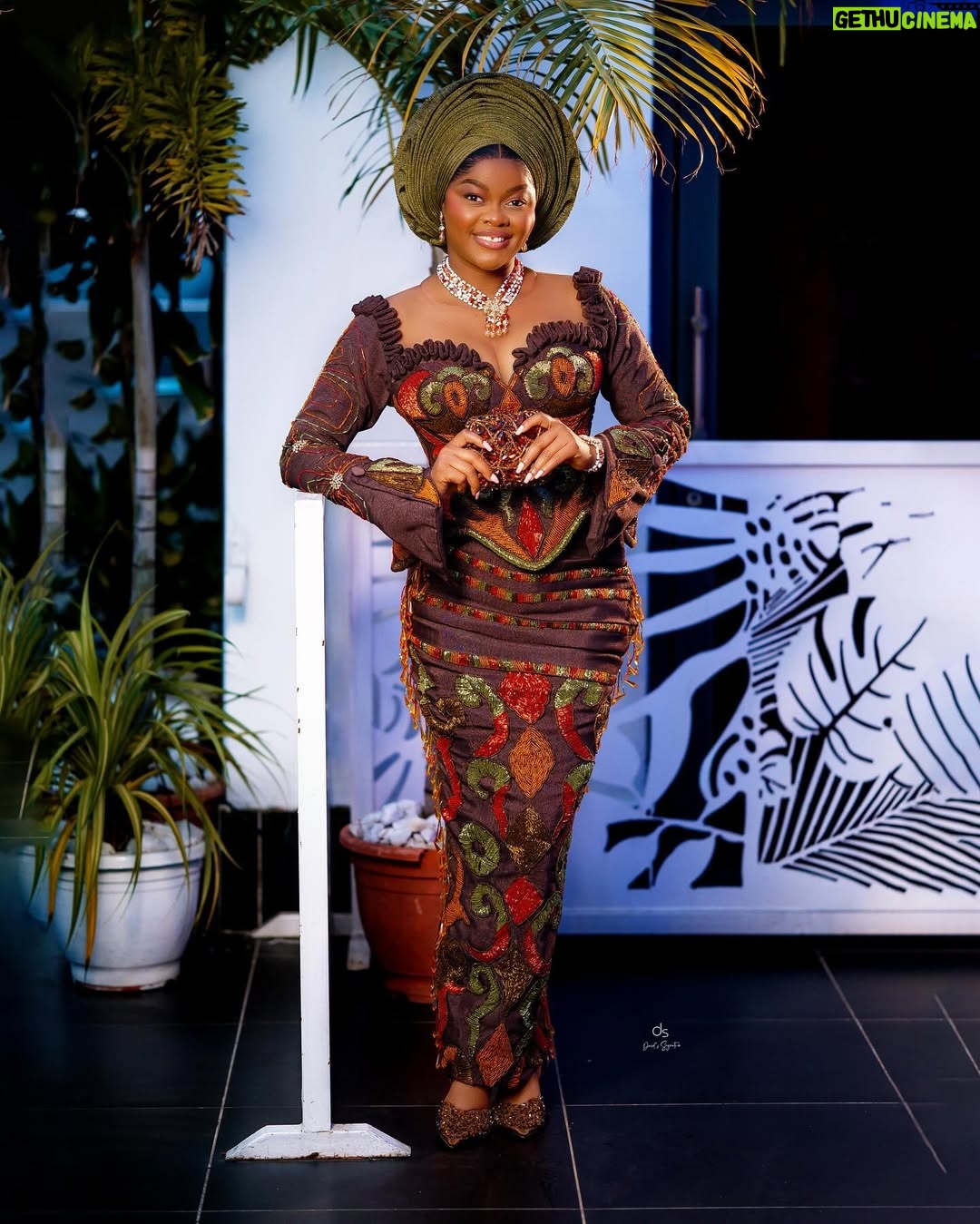 Kehinde Bankole - 63.1K Likes - A total Queen. Wearing the delicately hand crafted beauty by @houseofmaryjane 💕😍♥️
Fashion designer: @Houseofmaryjane
Event planner: @Bprimeevents
Makeup artist : @Glambyluchie
Hairstylist: @Slayedbyify
Bridal robe : @houseofmaryjane
Gele artist: @Chizzys_gele
Videographer: @Sirhills.films
Photographer: @DavidSignature3
Hand fan & accessories: @Tamaracraftworld
Shoe & purse: @Sparklinggoldngems