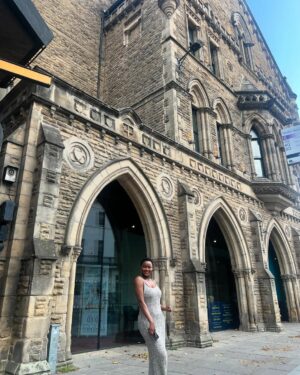 Kehinde Bankole Instagram - YORK. Seeing York city as we tour spreading the African culture and stories in cities in the U.K to children 3  and families through theatre “Anna Hiniscus’ Song”
 Slide 2, York Minster is one of the world’s most magnificent cathedrals. The entire city was like something from a vintage magazine. I couldn’t get enough. ♥️ and Vinci Hair Nigeria, see my Hair- fidence is coming back! Can rock my natural hair more gradually now it’s restoring 🤍. Shout out to my lovely Nigerian sweethearts I met during this tour in slide 3 😉