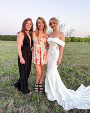Kendra Instagram - There’s something so wonderful about watching your loved ones find their person 🥹 Congratulations to @kriscollins and @oompavilleig  we are so so happy for yall and feel so blessed to have gotten to watch you bloom together!! Wishing yall a home full of laughter and belly’s full of tomahawks 😌🥳💞✨