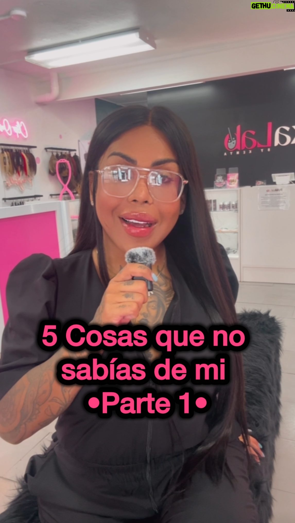Kenya Michaels - 503 Likes - Detrás de cada Peluka, hay una historia. Y detrás de esta tienda que todas aman está Kenya!
Cosas que no sabías de nuestra CEO - Parte 1
Si llegaste hasta el final del video déjanos saber que preguntas te gustaría que sean respondidas en la parte 2
🛒www.pelukalab.com
📞939-323-6328