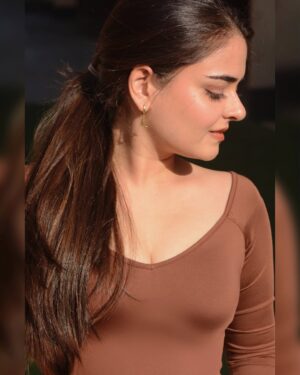 Khushi Mishra Instagram - Brown girl in the sun🌞😛