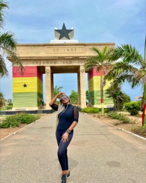 Kiki Omeili Instagram - The WA tour ended where it began……
I flew back into Accra to catch my flight home but like I always say “Did you even come to Ghana if you don’t have a picture in the independence square?”
Independence wasn’t long ago, so the square still has its independence decorations. 

#West Africa
#Accra
#Ghana
#Wanderlust
#KikisWanderlust