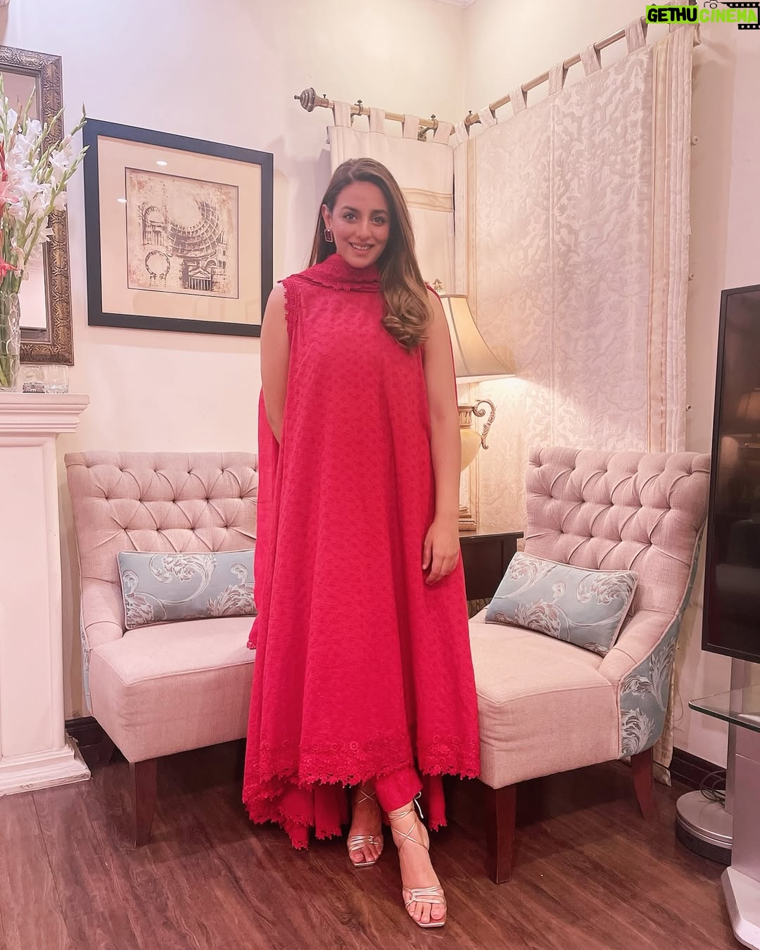 Kinza Razzak - 19.3K Likes - 🌹