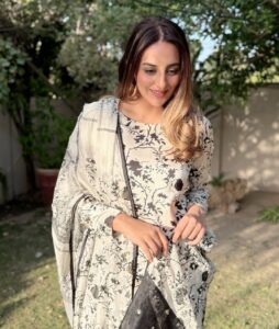 Actress Kinza Razzak HD Photos and Wallpapers April 2025