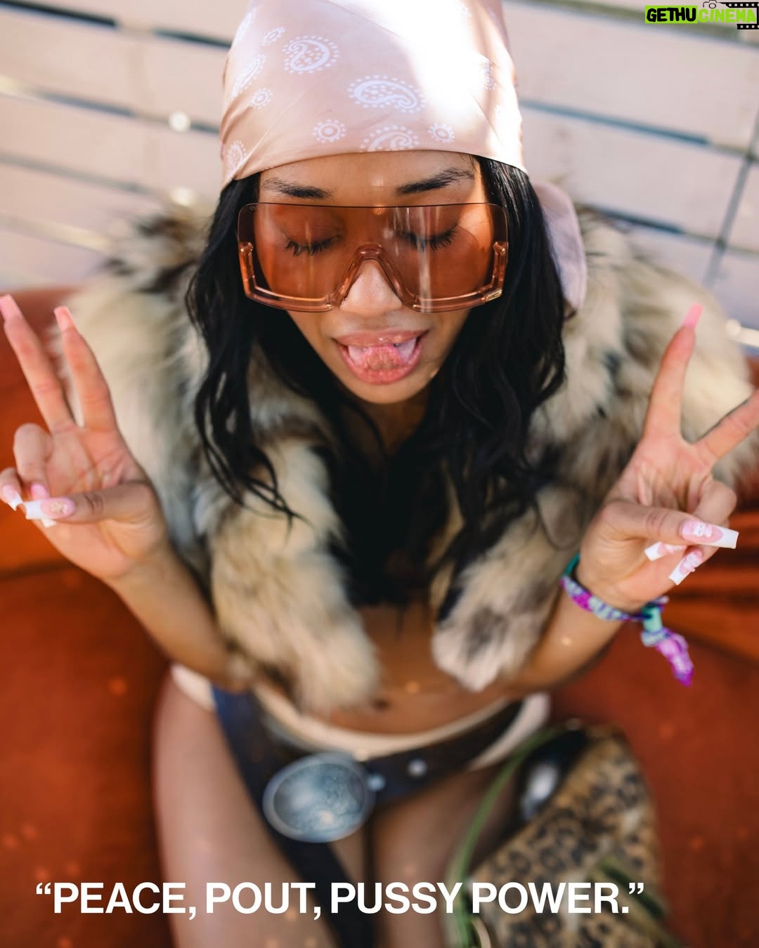 Kitty Cash - 1.2K Likes - Meowww🐈⬛
Coachella might be done, but we’re still not over @kittycash’s set at @thedolab’s 20th anniversary and at @gvsurfclub. Tap the link in bio to step into her full desert diary.
#KittyCa$h #CRFashionBook