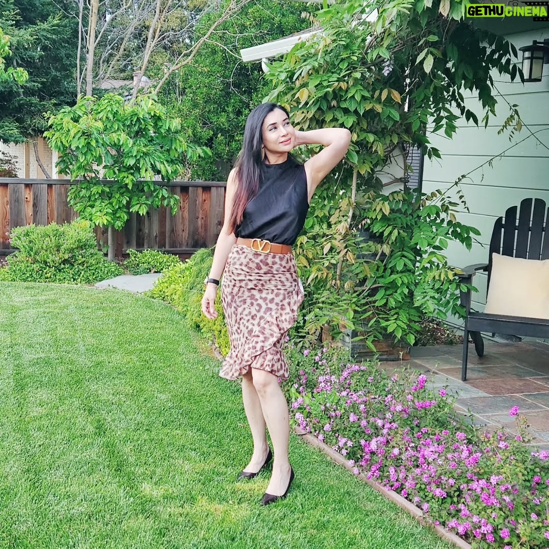 Komal Rizvi - 486 Likes - Hello Spring! ❤️🌺🌻🌼🌷🌺🌻🌼🌷