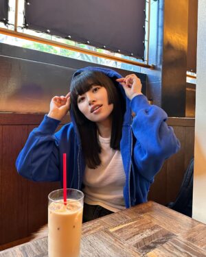 Konomi Naito Instagram - もう夏なのかなってくらい暑いね☀️

@niketokyo のゼンビーシリーズのキャミが
サラッとしててボディラインにピッタリ
フィットしてお気に入り🎽

これからヘビロテの予感。

タンクトップやキャミをヘルシーに着るためにも
もう少し上半身鍛えるよお💪

太くはしたくないから肩と胸メインで
二頭三頭は控えめにしたいところ😇

食べるの大好きなんでね、有酸素も多めにしていく気持ち。