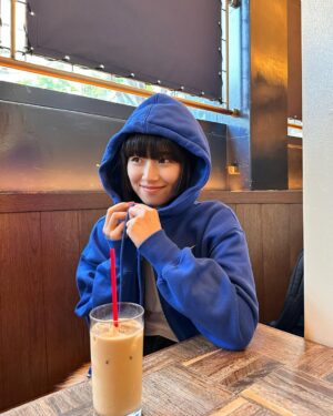 Konomi Naito Instagram - もう夏なのかなってくらい暑いね☀️

@niketokyo のゼンビーシリーズのキャミが
サラッとしててボディラインにピッタリ
フィットしてお気に入り🎽

これからヘビロテの予感。

タンクトップやキャミをヘルシーに着るためにも
もう少し上半身鍛えるよお💪

太くはしたくないから肩と胸メインで
二頭三頭は控えめにしたいところ😇

食べるの大好きなんでね、有酸素も多めにしていく気持ち。