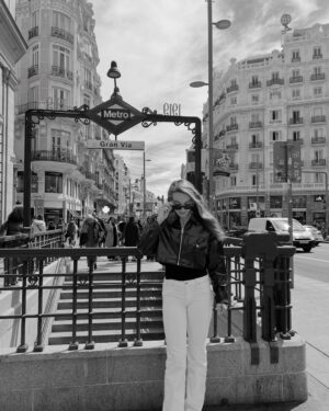 Kosovare Asllani Instagram - Sum up of my days in Madrid 📸 🎥 
- Laureus World Sport Awards, Cibeles Palace. 
- 🎥 Panel discussion/press conference. 
- An incredible visit and Academy dinner at the Prado museum.
- Early workouts.
- Madrid City. 
- Kia   Laureus Carpool interview.