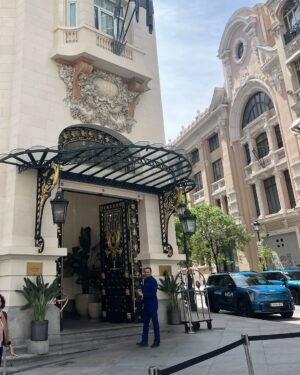 Kosovare Asllani Instagram - Sum up of my days in Madrid 📸 🎥 
- Laureus World Sport Awards, Cibeles Palace. 
- 🎥 Panel discussion/press conference. 
- An incredible visit and Academy dinner at the Prado museum.
- Early workouts.
- Madrid City. 
- Kia   Laureus Carpool interview.