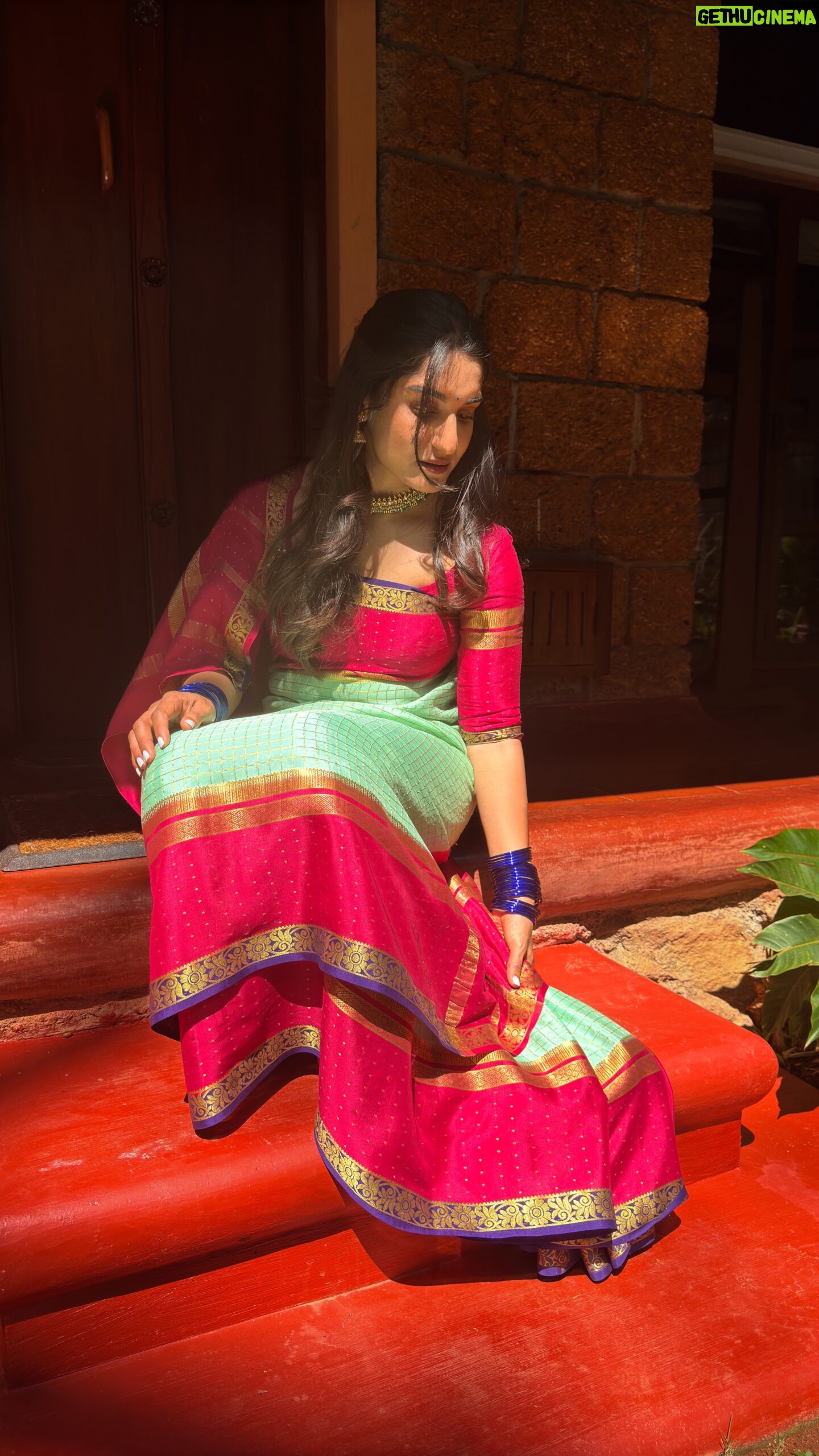 Krishi Thapanda - 100.6K Likes - Forgot to shoot most of the part but this works too right!! ..š¤š¬
Saree: @vastram_silks_and_sarees
Blouse: @likitha_suresh_
Accessories: @thespatika
MUAH: Yours Truly š»š