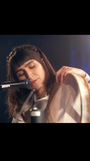 Laleh Pourkarim Instagram - Akustisk version av Jag Är
Live ifrån radiohuset, musikplats stockholm p4. #jagär 
Hela låten kommer läggas ut på youtube inom kort.
