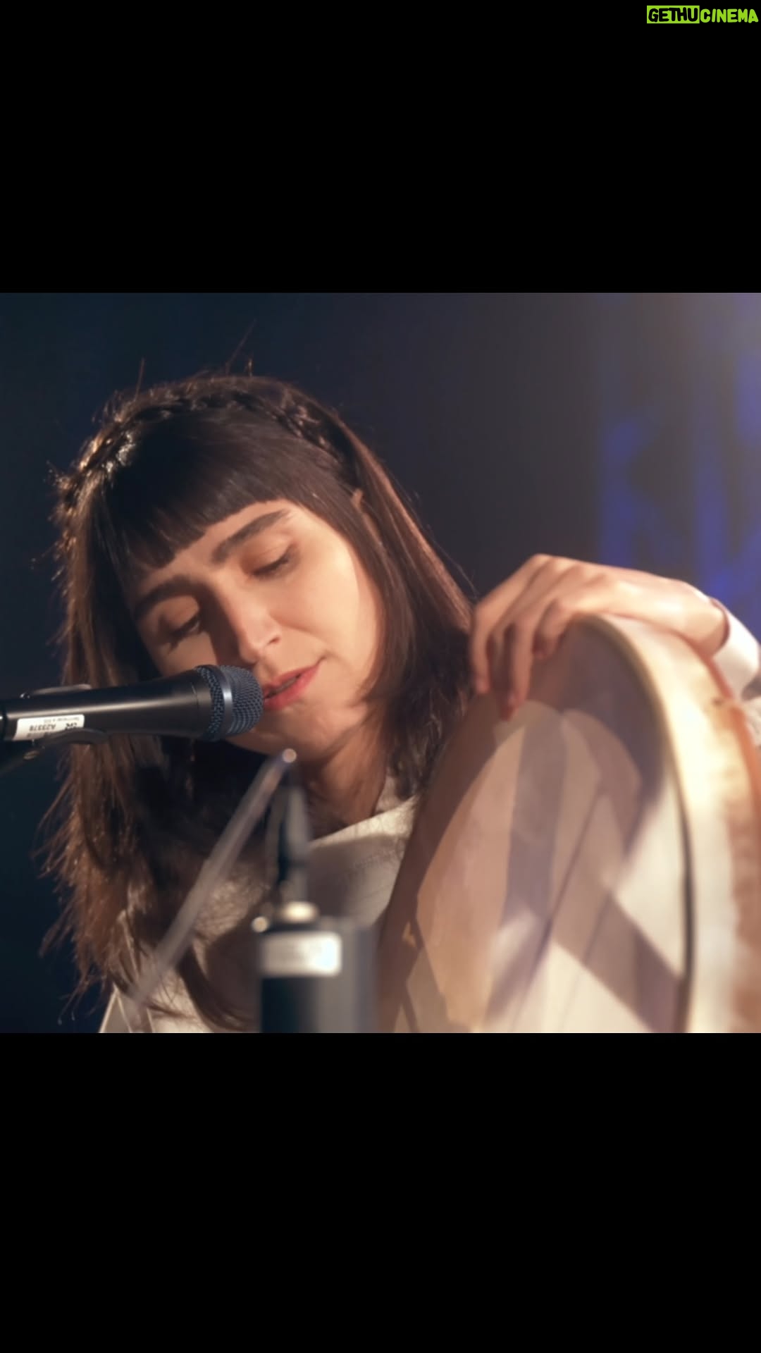 Laleh Pourkarim - 8.5K Likes - Akustisk version av Jag Ćr
Live ifrƄn radiohuset, musikplats stockholm p4. #jagƤr
Hela lƄten kommer lƤggas ut pƄ youtube inom kort.