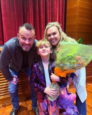 Laura Bell Bundy Instagram - Huck was ‘Tomatoa’ in Moana tonight! 
I’ve had the pleasure of sharing theater class carpool duty for Huck, Lanna and Sophie and have joyfully listened to them singing in the car —and find excuses to say ‘poop’ and ‘fart’ —for the past few months.  I was SO proud of them tonight 😭 especially little Sophie who fearlessly and quite effortlessly took on ‘Moana’… I mean these kids are in kindergarten. They can’t even really read their scripts yet! 
@anniesplayhouse really does such a wonderful job introducing theater to their ‘Broadway Babies.’
#hucklife #stagemom #carpool #moanajr
#theaterkids

Mama’s:
@nmdsart @briannesonja