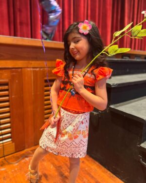 Laura Bell Bundy Instagram - Huck was ‘Tomatoa’ in Moana tonight! 
I’ve had the pleasure of sharing theater class carpool duty for Huck, Lanna and Sophie and have joyfully listened to them singing in the car —and find excuses to say ‘poop’ and ‘fart’ —for the past few months.  I was SO proud of them tonight 😭 especially little Sophie who fearlessly and quite effortlessly took on ‘Moana’… I mean these kids are in kindergarten. They can’t even really read their scripts yet! 
@anniesplayhouse really does such a wonderful job introducing theater to their ‘Broadway Babies.’
#hucklife #stagemom #carpool #moanajr
#theaterkids

Mama’s:
@nmdsart @briannesonja