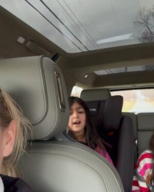 Laura Bell Bundy Instagram - Huck was ‘Tomatoa’ in Moana tonight! 
I’ve had the pleasure of sharing theater class carpool duty for Huck, Lanna and Sophie and have joyfully listened to them singing in the car —and find excuses to say ‘poop’ and ‘fart’ —for the past few months.  I was SO proud of them tonight 😭 especially little Sophie who fearlessly and quite effortlessly took on ‘Moana’… I mean these kids are in kindergarten. They can’t even really read their scripts yet! 
@anniesplayhouse really does such a wonderful job introducing theater to their ‘Broadway Babies.’
#hucklife #stagemom #carpool #moanajr
#theaterkids

Mama’s:
@nmdsart @briannesonja