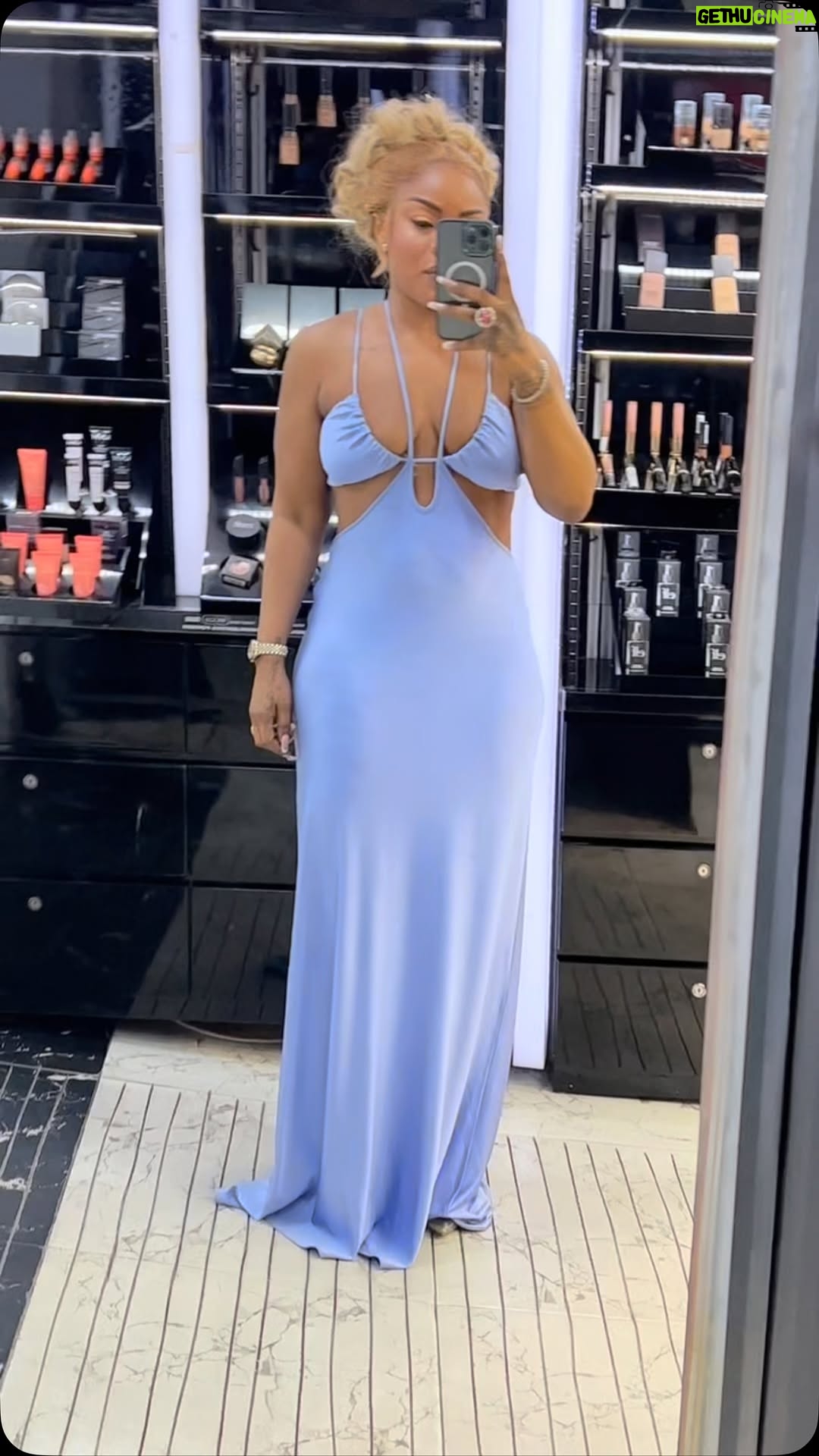 Laura Ikeji - 13.8K Likes - Mother of 3 without any plastic surgery 🥹. Ochimooo. It's time Laura. U have the money na.😩🤣