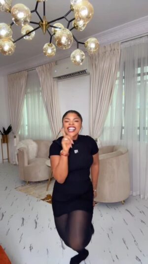 Laura Ikeji Instagram - Thinking of going back to Vegas 💃🏿💃🏿🥰🥰🥰🥰