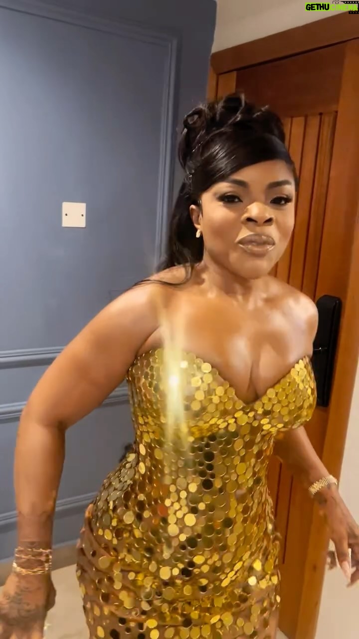 Laura Ikeji - 25.6K Likes - Thanks everyone for the love. I'm not used to so many positive comments while the RHOL is showing 😂😂😂. . Style by @styl.addiction
Designer :
Don't forget we have new stuff @laurabeautyafrica