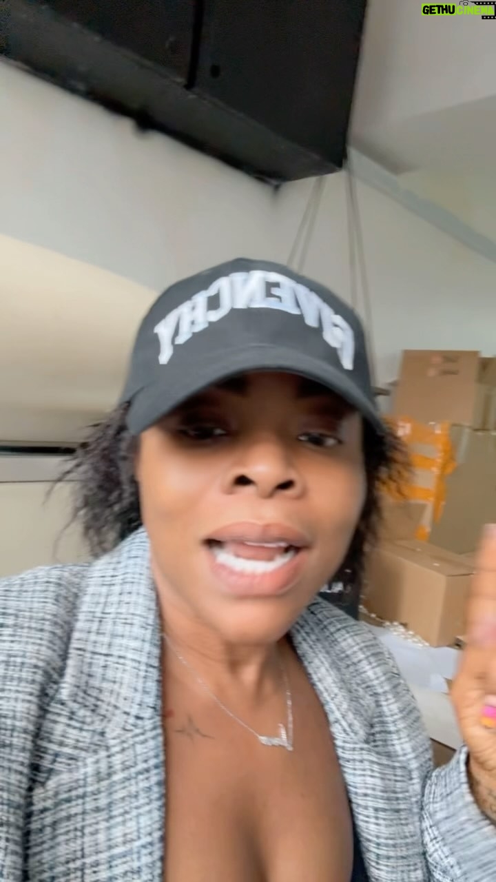 Laura Ikeji - 8.3K Likes - Plssss I'm begging .
