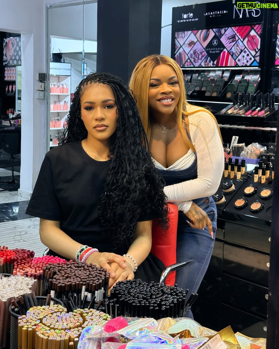 Laura Ikeji - 16.2K Likes - Laura x Naomi Kanu. If we ever got a Laura beauty UK. That's the CEO right there. @naomikanu_ go follow her for me. Xx