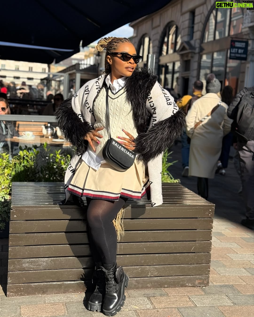 Laura Ikeji - 17.5K Likes - Thank yall 🥰🙌. Thanks @gladyslasila love u .
Today we party again 🤣. May God help me with with these Champaign wey I no fit drink.
I love u @bisoy_e