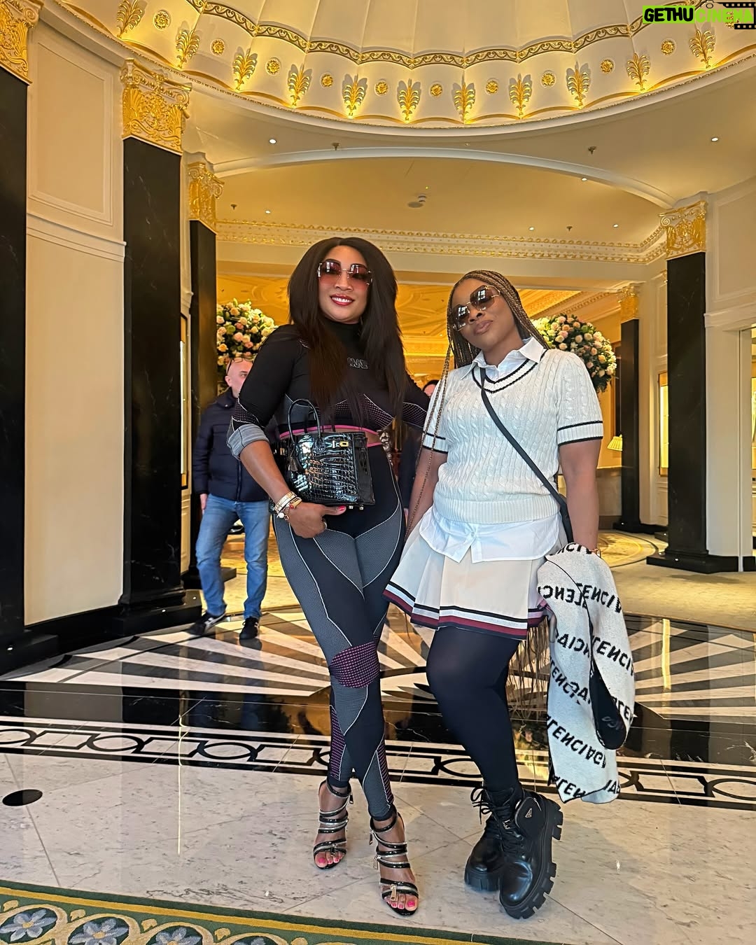 Laura Ikeji - 17.5K Likes - Thank yall 🥰🙌. Thanks @gladyslasila love u .
Today we party again 🤣. May God help me with with these Champaign wey I no fit drink.
I love u @bisoy_e