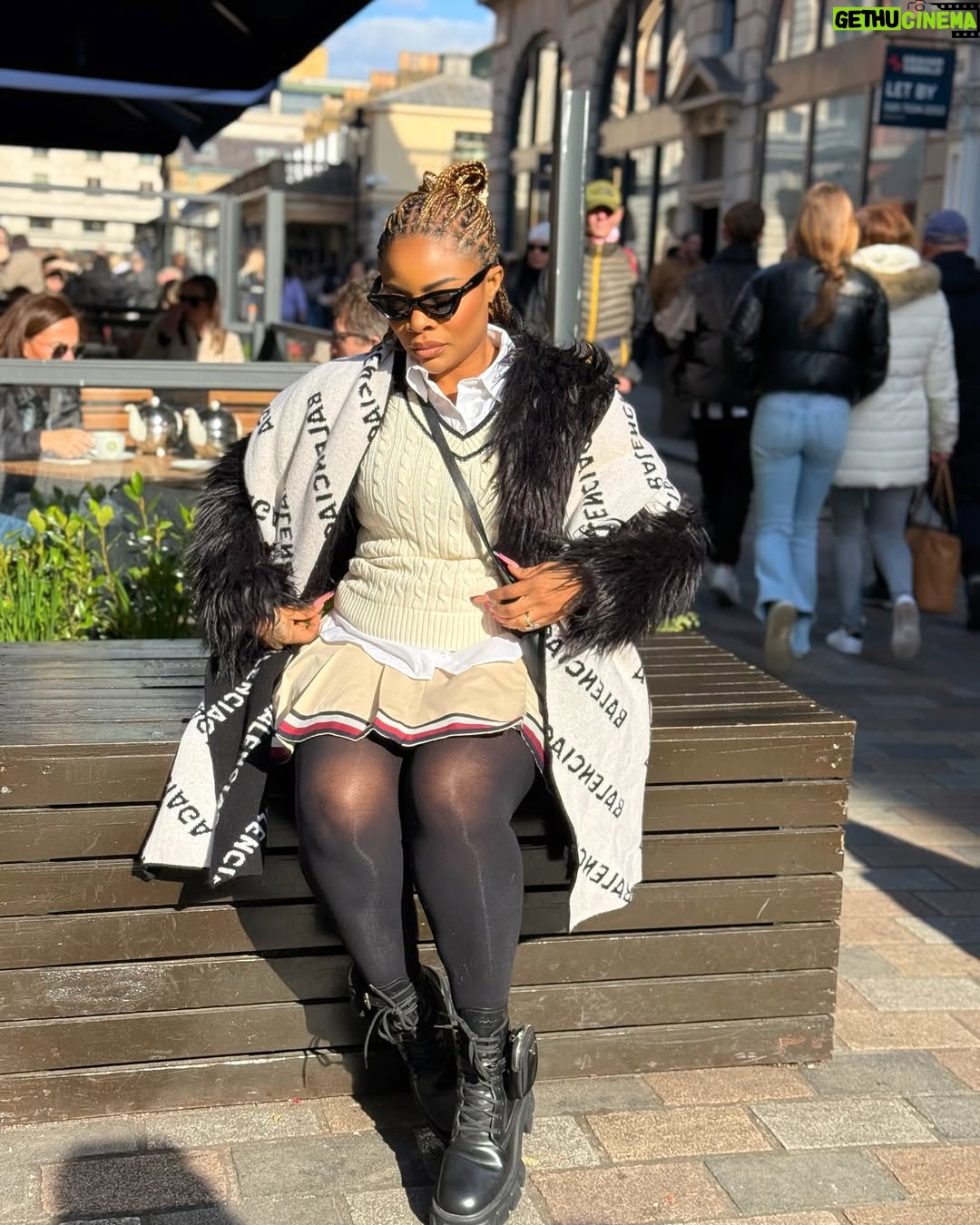 Laura Ikeji - 17.5K Likes - Thank yall 🥰🙌. Thanks @gladyslasila love u .
Today we party again 🤣. May God help me with with these Champaign wey I no fit drink.
I love u @bisoy_e