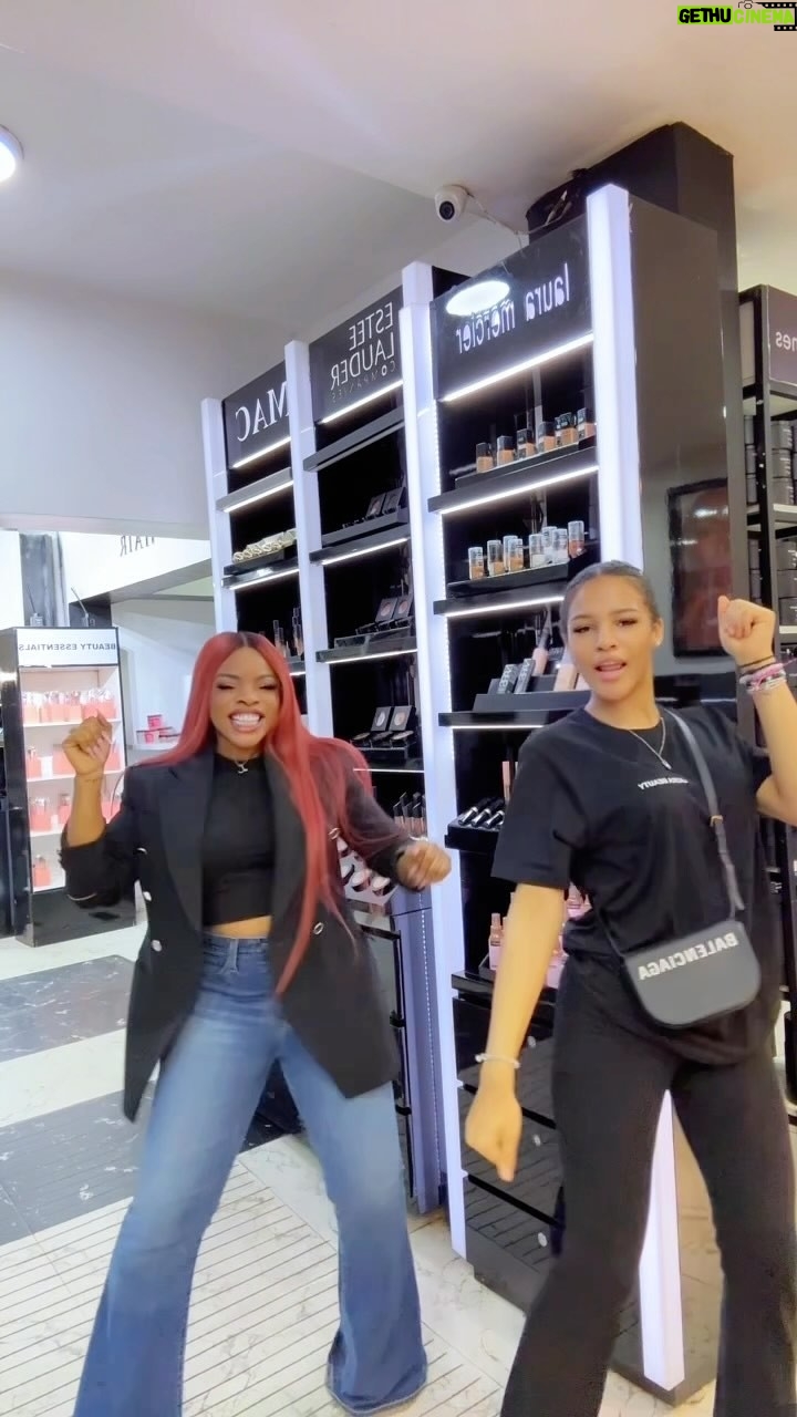 Laura Ikeji - 11.8K Likes -