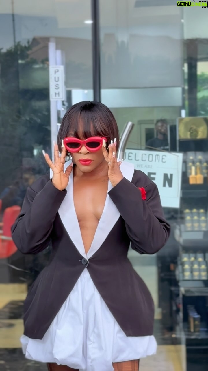Laura Ikeji - 13.7K Likes - How my mouth is shut this season. U nor like me, I nor like u but we can co exist . Or can't we? 🤣😀😩🤣
Suit @udiahgebi love it.
🤣🤣🤣 so sorry for typo oooo, typing with one hand and carrying baby with the other hand 🤣🤣