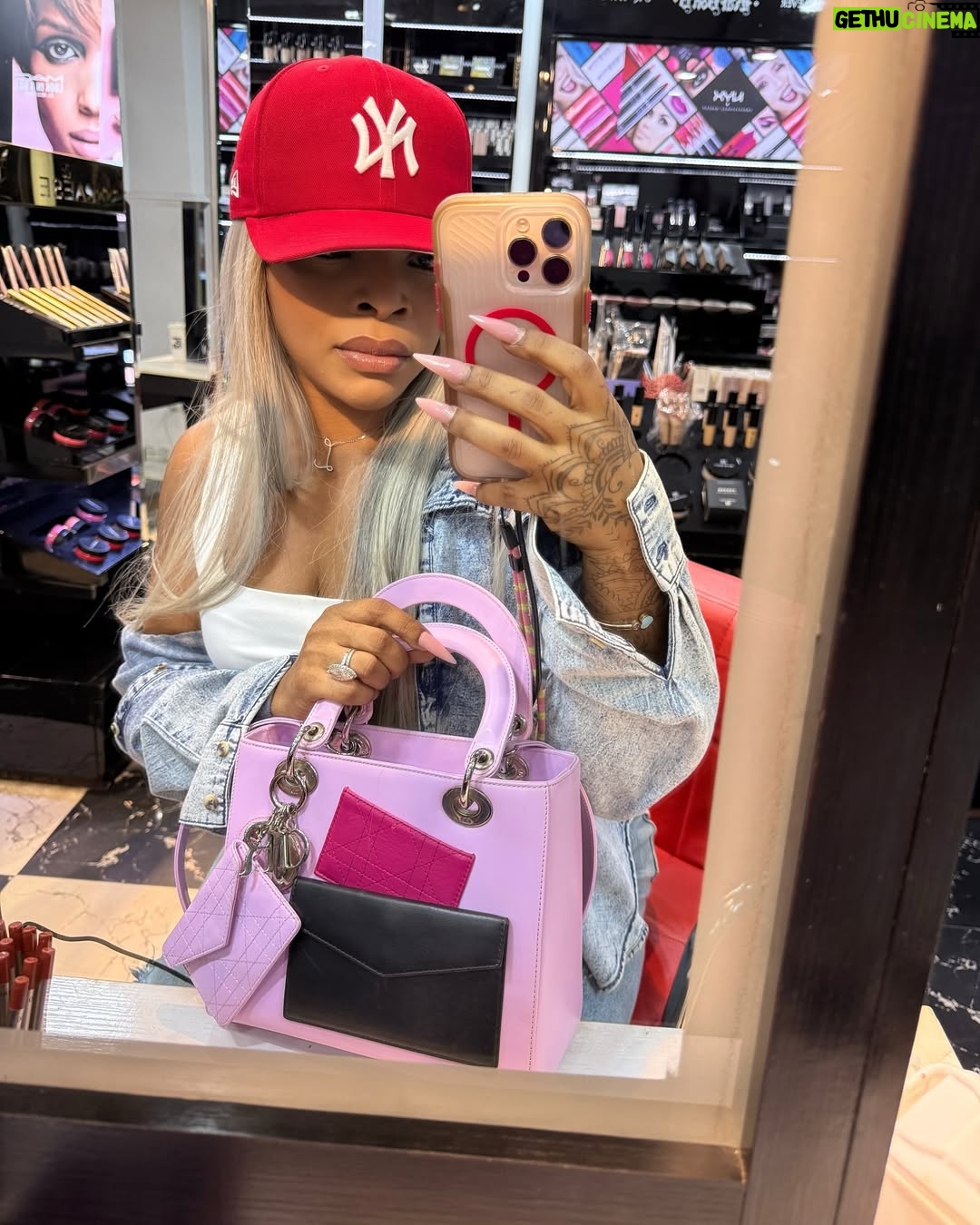 Laura Ikeji - 8.3K Likes - Is there any other beauty store bigger or more stocked than @laurabeautyafrica . I need to go check em out. I need to😁 I'm jealous 😀😀