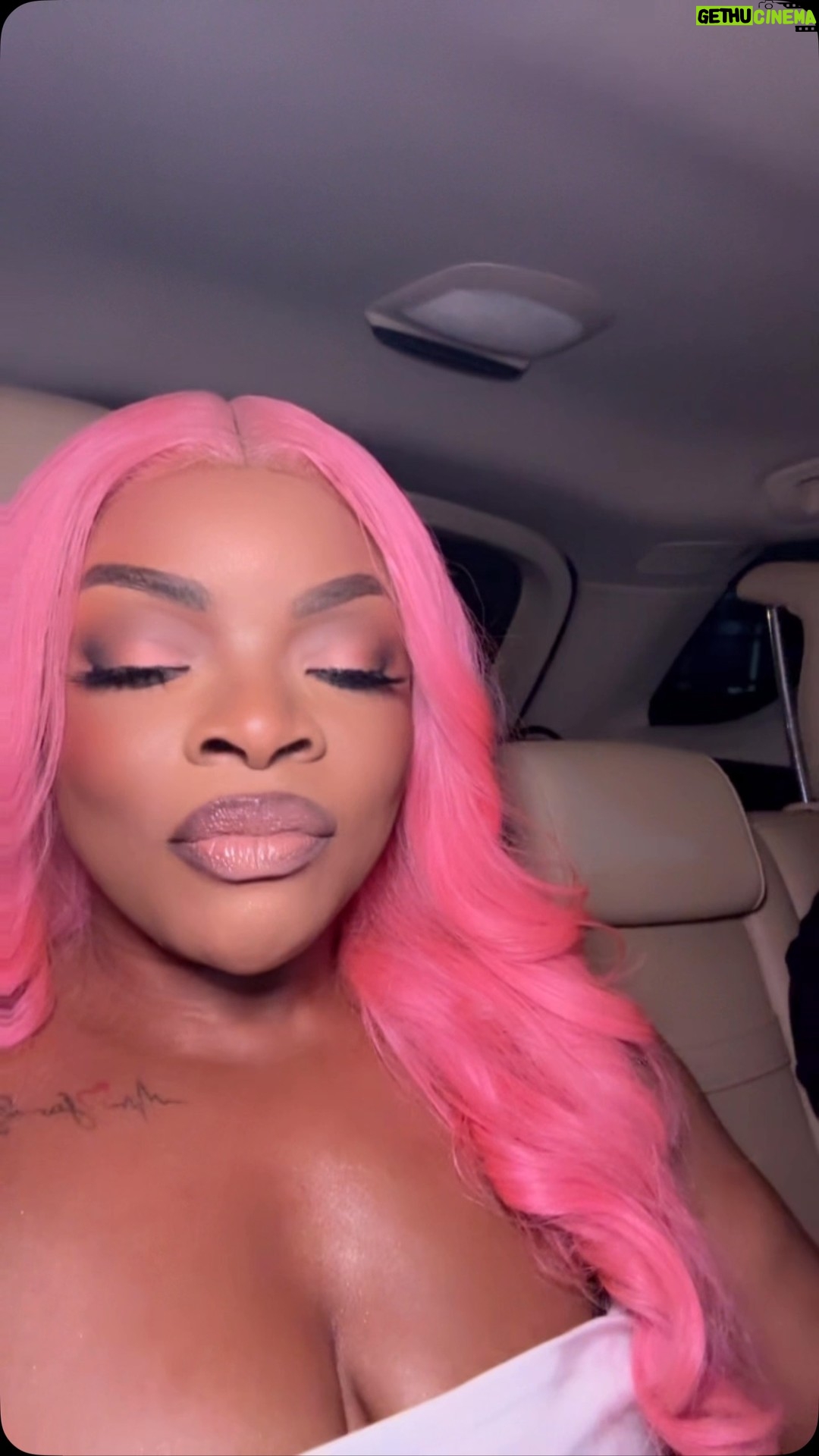 Laura Ikeji - 14K Likes -
