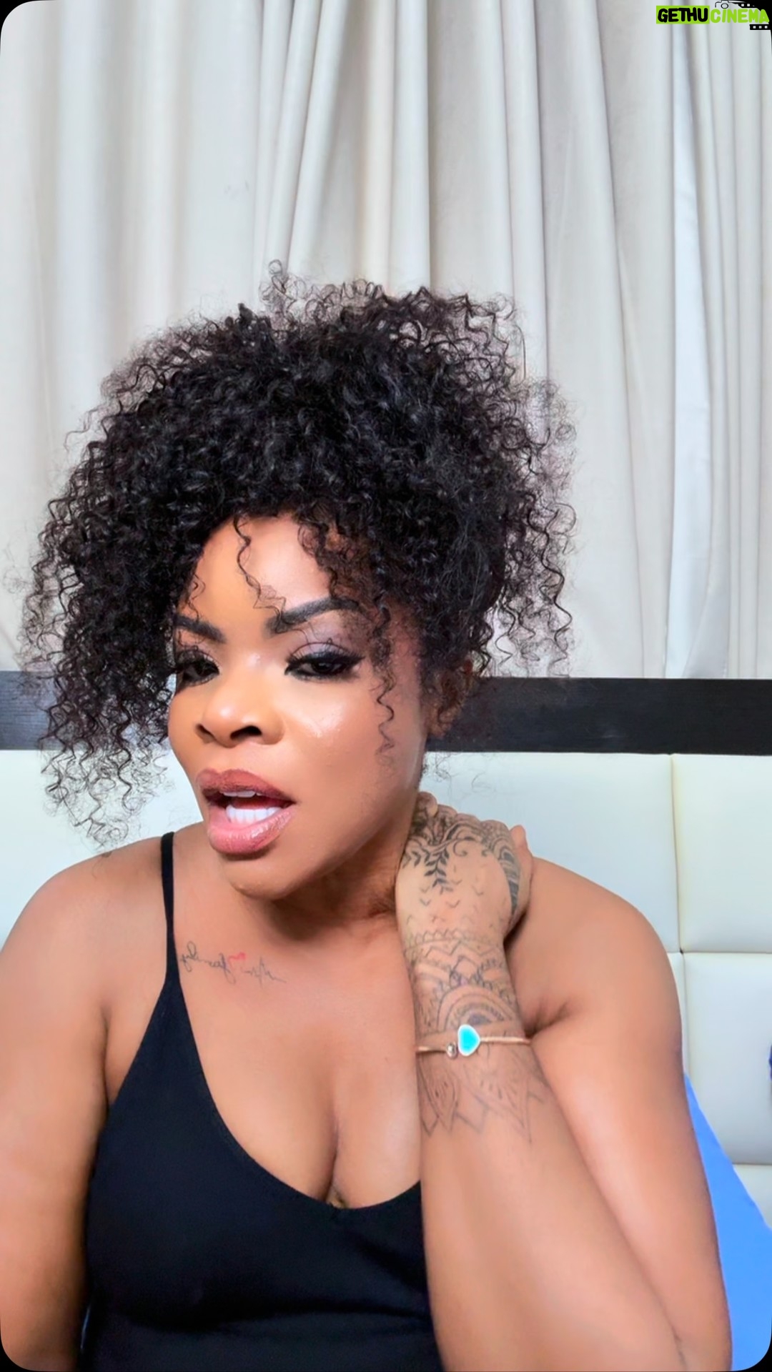 Laura Ikeji - 13.8K Likes - Hiss