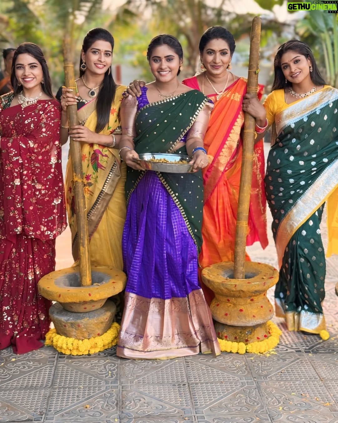 Lavanya - 28K Likes - ❤️❤️❤️
@sundari_smiles @actressamani @_anshureddy @lavanya.laav_official