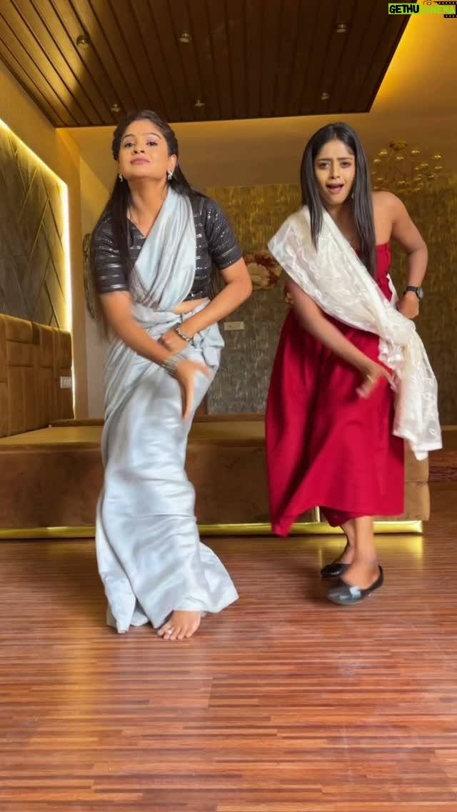 Lavanya - 126.6K Likes - How can we not dancing to my own choreography!!!!!
Choo mantar with my dancing partner ✨
Let’s do this hook step and tag me
@chandanshettyofficial @realsharaan @aditiprabhudeva @karvva_navneeth @tarunshivappa @meghanagaonkar @rajani_bharadwaj
#trendingnow #explore #darshinideltanagaraj #shrirasthushubhamasthu #trendingreels #zeekannada #choomantar