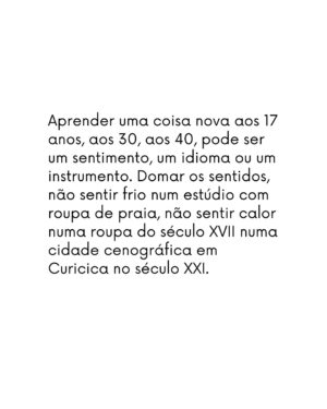 Leandra Leal Instagram - Eu achava muito estranho quando as pessoas chamavam a Globo de casa. Afinal era um empresa, e é meio estranho romantizar viver no trabalho. Mas com o tempo esse nome casa foi fazendo sentido pra mim através das relações que eu construí nessa empresa. Eu vivi grandes amizades nesses 30 anos de Globo, por mais industrial que fosse o ritmo, a criatividade é sempre um fluxo e as relações que ali se criam são íntimas, intensas no tempo infinito e limitado de cada projeto. Encontrar alguém em cena é conhecer seu íntimo. É tão bonito esse ritmo, a cada escalação novas conexões, que depois se afastam e se reaproximam por segundos quando nos esbarramos em algum corredor. Encontros em mar aberto, como num mergulho de snorkel avistar um peixe raro. Minha profissão é feito uma colcha de retalhos, bordada por muitas mãos, mãos dadas, com esmero por cada detalhe. Cada trabalho, além de encontros, traz também aprendizado. Aprender uma coisa nova aos 17 anos, aos 30, aos 40, pode ser um sentimento, um idioma ou um instrumento. Domar os sentidos, não sentir frio num estúdio com roupa de praia, não sentir calor numa roupa do século XVII numa cidade cenográfica em Curicica no século XXI. Aprender a decorar em pouco tempo, levar uma personagem durante um ano e viver com ela as coisas mais banais e os eventos extraordinários que marcam uma novela: perder alguém, trair, ser traída, se vingar… fazer bem 40 cenas por dia. 40! Escolher as prioridades e aceitar seus limites. Acelerar o processo sem deixar de passar por cada etapa. A coisa mais valiosa que eu levo dessa casa são as pessoas, que não moram nessa casa, mas construíram a sua história. (Continua nos comentários)