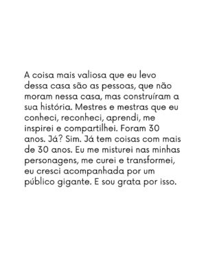 Leandra Leal Instagram - Eu achava muito estranho quando as pessoas chamavam a Globo de casa. Afinal era um empresa, e é meio estranho romantizar viver no trabalho. Mas com o tempo esse nome casa foi fazendo sentido pra mim através das relações que eu construí nessa empresa. Eu vivi grandes amizades nesses 30 anos de Globo, por mais industrial que fosse o ritmo, a criatividade é sempre um fluxo e as relações que ali se criam são íntimas, intensas no tempo infinito e limitado de cada projeto. Encontrar alguém em cena é conhecer seu íntimo. É tão bonito esse ritmo, a cada escalação novas conexões, que depois se afastam e se reaproximam por segundos quando nos esbarramos em algum corredor. Encontros em mar aberto, como num mergulho de snorkel avistar um peixe raro. Minha profissão é feito uma colcha de retalhos, bordada por muitas mãos, mãos dadas, com esmero por cada detalhe. Cada trabalho, além de encontros, traz também aprendizado. Aprender uma coisa nova aos 17 anos, aos 30, aos 40, pode ser um sentimento, um idioma ou um instrumento. Domar os sentidos, não sentir frio num estúdio com roupa de praia, não sentir calor numa roupa do século XVII numa cidade cenográfica em Curicica no século XXI. Aprender a decorar em pouco tempo, levar uma personagem durante um ano e viver com ela as coisas mais banais e os eventos extraordinários que marcam uma novela: perder alguém, trair, ser traída, se vingar… fazer bem 40 cenas por dia. 40! Escolher as prioridades e aceitar seus limites. Acelerar o processo sem deixar de passar por cada etapa. A coisa mais valiosa que eu levo dessa casa são as pessoas, que não moram nessa casa, mas construíram a sua história. (Continua nos comentários)