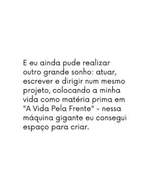 Leandra Leal Instagram - Eu achava muito estranho quando as pessoas chamavam a Globo de casa. Afinal era um empresa, e é meio estranho romantizar viver no trabalho. Mas com o tempo esse nome casa foi fazendo sentido pra mim através das relações que eu construí nessa empresa. Eu vivi grandes amizades nesses 30 anos de Globo, por mais industrial que fosse o ritmo, a criatividade é sempre um fluxo e as relações que ali se criam são íntimas, intensas no tempo infinito e limitado de cada projeto. Encontrar alguém em cena é conhecer seu íntimo. É tão bonito esse ritmo, a cada escalação novas conexões, que depois se afastam e se reaproximam por segundos quando nos esbarramos em algum corredor. Encontros em mar aberto, como num mergulho de snorkel avistar um peixe raro. Minha profissão é feito uma colcha de retalhos, bordada por muitas mãos, mãos dadas, com esmero por cada detalhe. Cada trabalho, além de encontros, traz também aprendizado. Aprender uma coisa nova aos 17 anos, aos 30, aos 40, pode ser um sentimento, um idioma ou um instrumento. Domar os sentidos, não sentir frio num estúdio com roupa de praia, não sentir calor numa roupa do século XVII numa cidade cenográfica em Curicica no século XXI. Aprender a decorar em pouco tempo, levar uma personagem durante um ano e viver com ela as coisas mais banais e os eventos extraordinários que marcam uma novela: perder alguém, trair, ser traída, se vingar… fazer bem 40 cenas por dia. 40! Escolher as prioridades e aceitar seus limites. Acelerar o processo sem deixar de passar por cada etapa. A coisa mais valiosa que eu levo dessa casa são as pessoas, que não moram nessa casa, mas construíram a sua história. (Continua nos comentários)