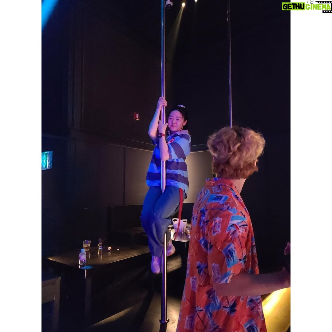 Lee Min-ji - 1.4K Likes - #찌질의역사 손목에서 울리던 넘어짐 감지 알림의 추억이 새록새록...🤣