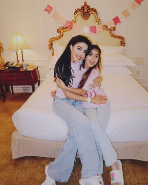 Leyla Milani Instagram - Happy Mother’s Day to all the beautiful moms. 🌸🌸🌸🌸🌸🌸🌸🌸🌸