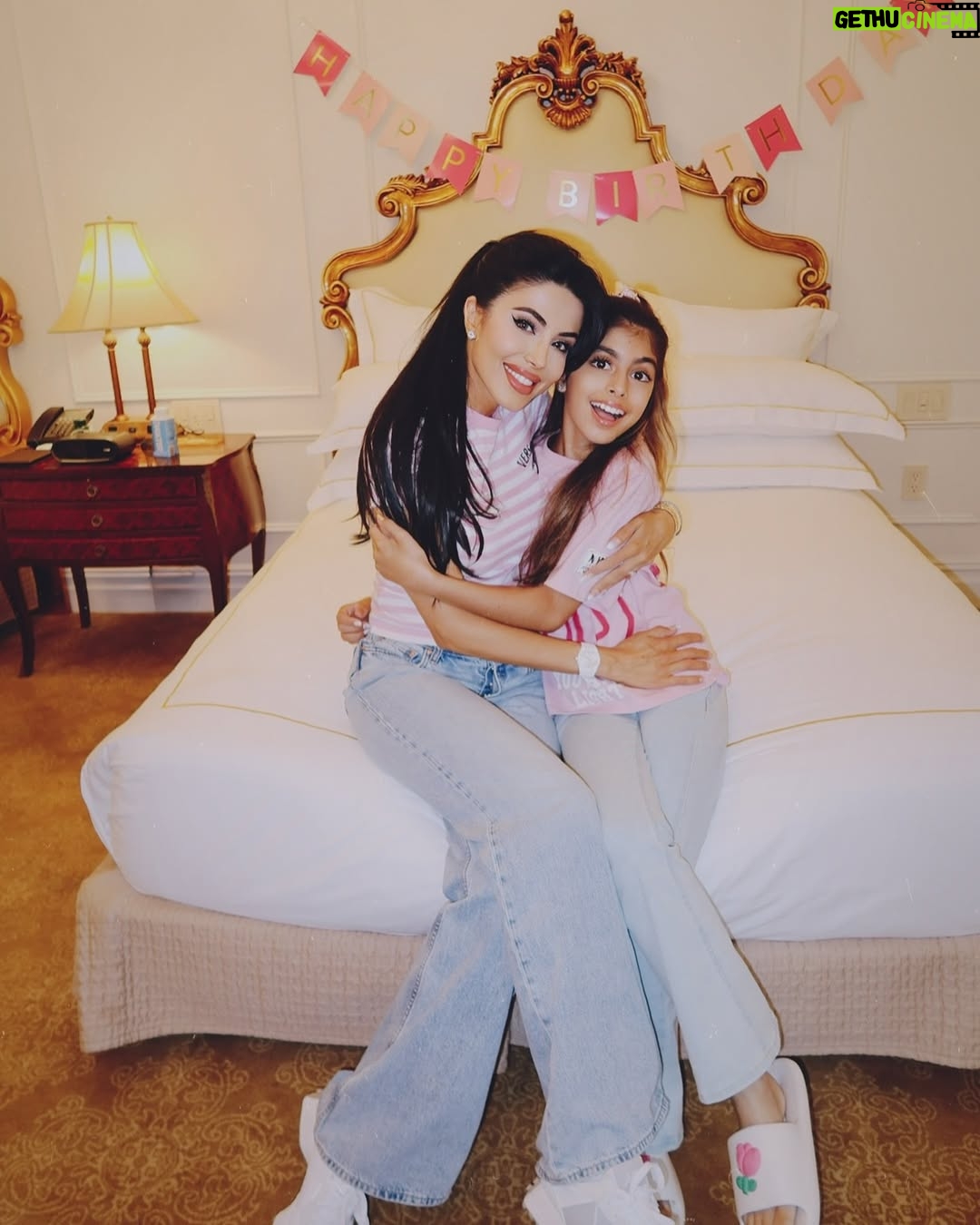 Leyla Milani - 26.1K Likes - Happy Mother’s Day to all the beautiful moms. 🌸🌸🌸🌸🌸🌸🌸🌸🌸