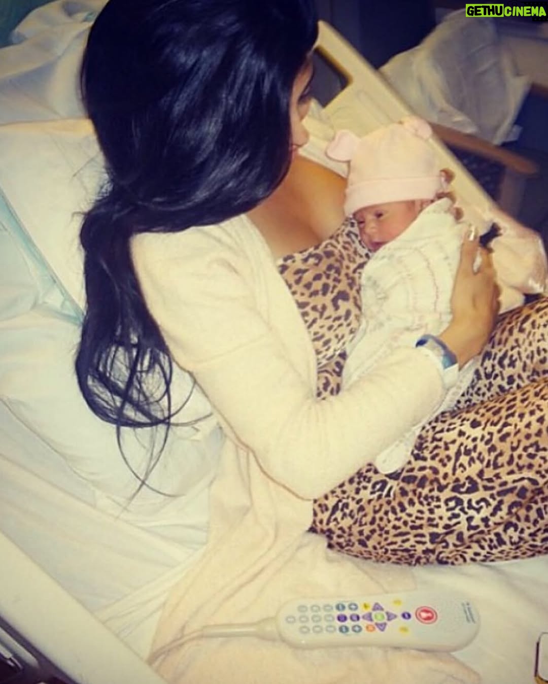 Leyla Milani - 26.1K Likes - Happy Mother’s Day to all the beautiful moms. 🌸🌸🌸🌸🌸🌸🌸🌸🌸