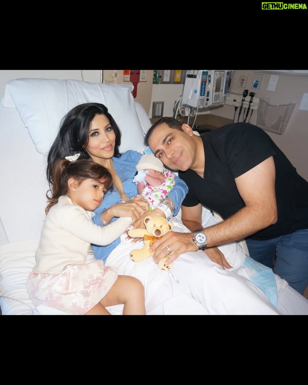 Leyla Milani - 26.1K Likes - Happy Mother’s Day to all the beautiful moms. 🌸🌸🌸🌸🌸🌸🌸🌸🌸