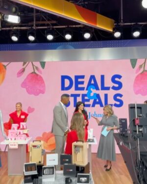 Leyla Milani Instagram - So honored to be invited by @goodmorningamerica @gmadeals for a special Mother’s Day segment featuring @hairtamin ❤️ Shop the deals now at https://gmadeals.com Thank you @toryjohnson for having me!
