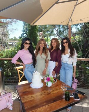 Leyla Milani Instagram - Pink on a Wednesday? Groundbreaking! 🌸💗🌸