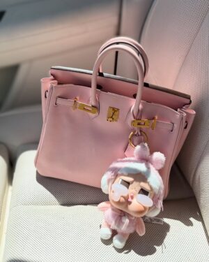 Leyla Milani Instagram - Pink on a Wednesday? Groundbreaking! 🌸💗🌸