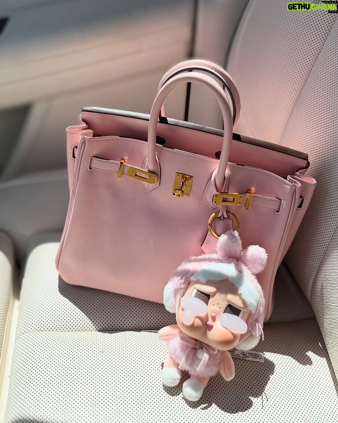 Leyla Milani - 9.6K Likes - Pink on a Wednesday? Groundbreaking! 🌸💗🌸